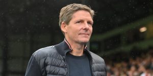 Oliver Glasner khiến giới mộ điệu phải ngả mũ thán phục